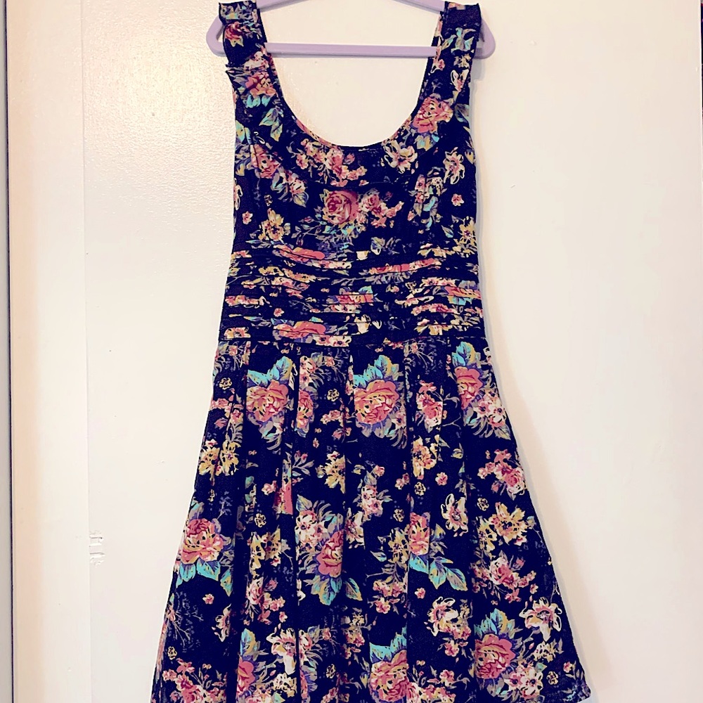 Adorable XS cotton floral dress with ruched bodice